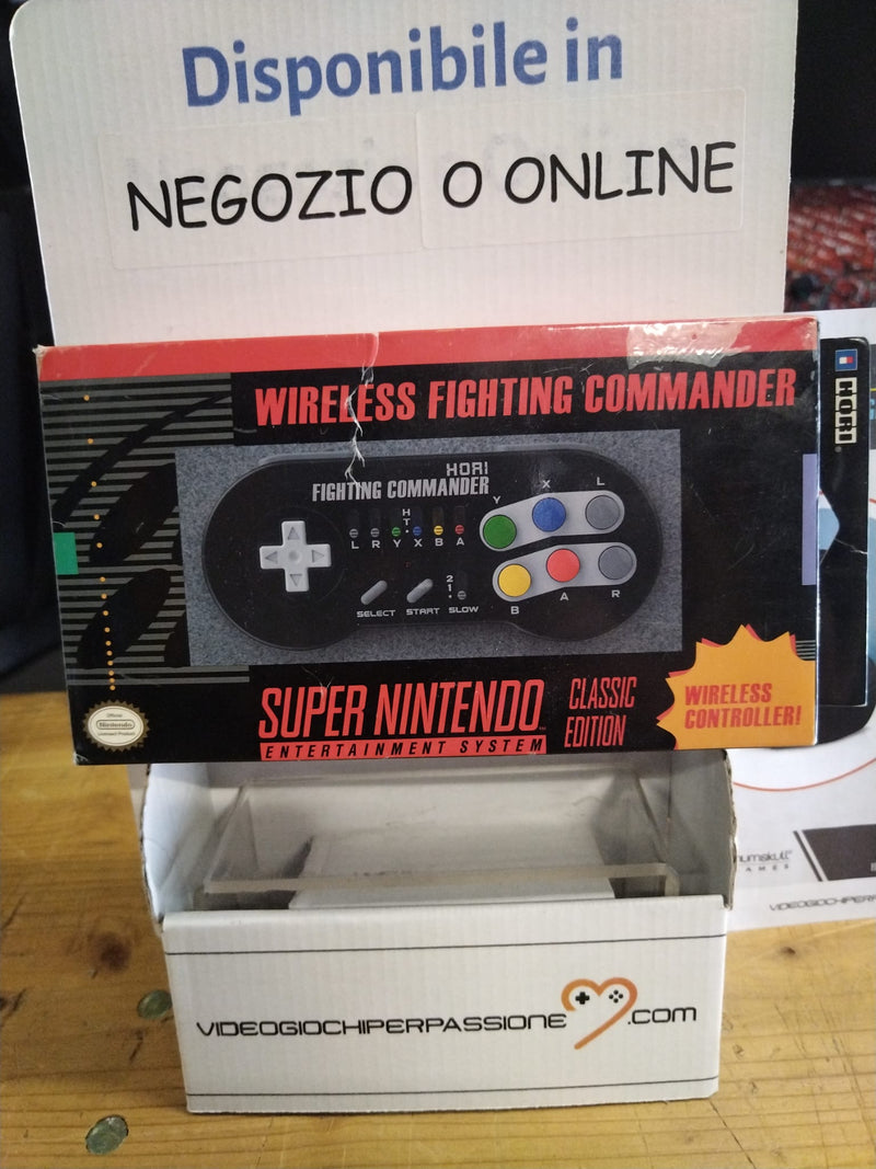 Pad per controller wireless HORI Super SNES Classic Edition Fighting Commander con licenza ufficiale Nintendo (9538997911888)