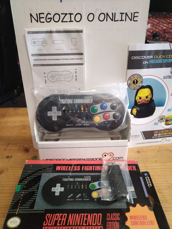 Pad per controller wireless HORI Super SNES Classic Edition Fighting Commander con licenza ufficiale Nintendo (9538997911888)