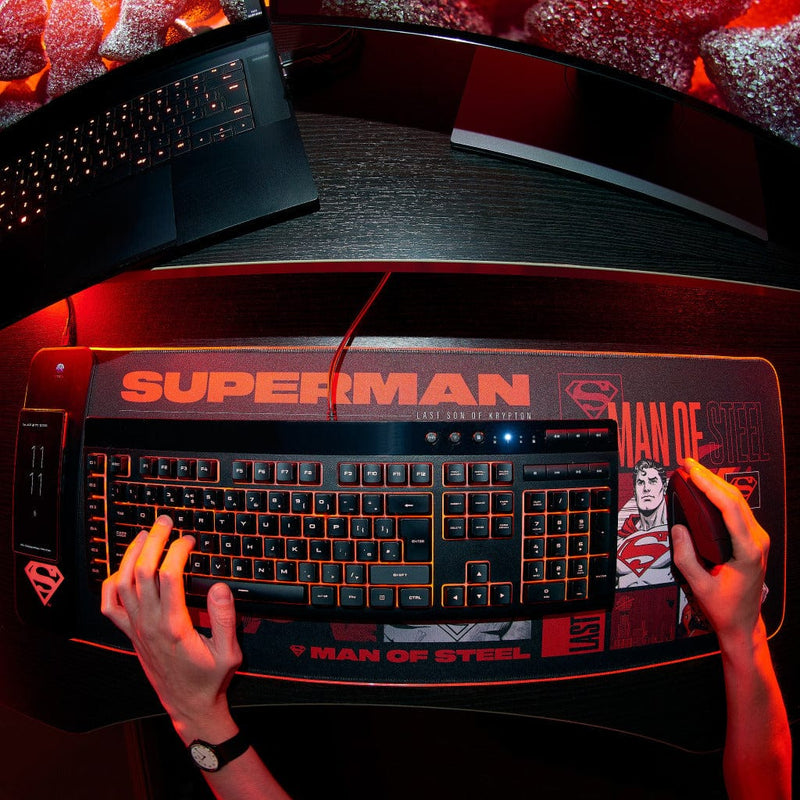 Superman - Tappetino da gioco oversize e caricabatterie per cellulare-PRE-ORDER (9615461876048)