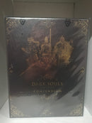 DARK SOULS TRILOGY COMPENDIUM GUIDA (usata)(e rovinata leggermente solo l'involucro esterno come da foto) (4704144523318)